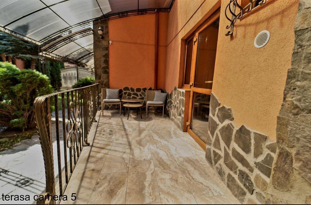 Anadi Boutique Only Adult 2*