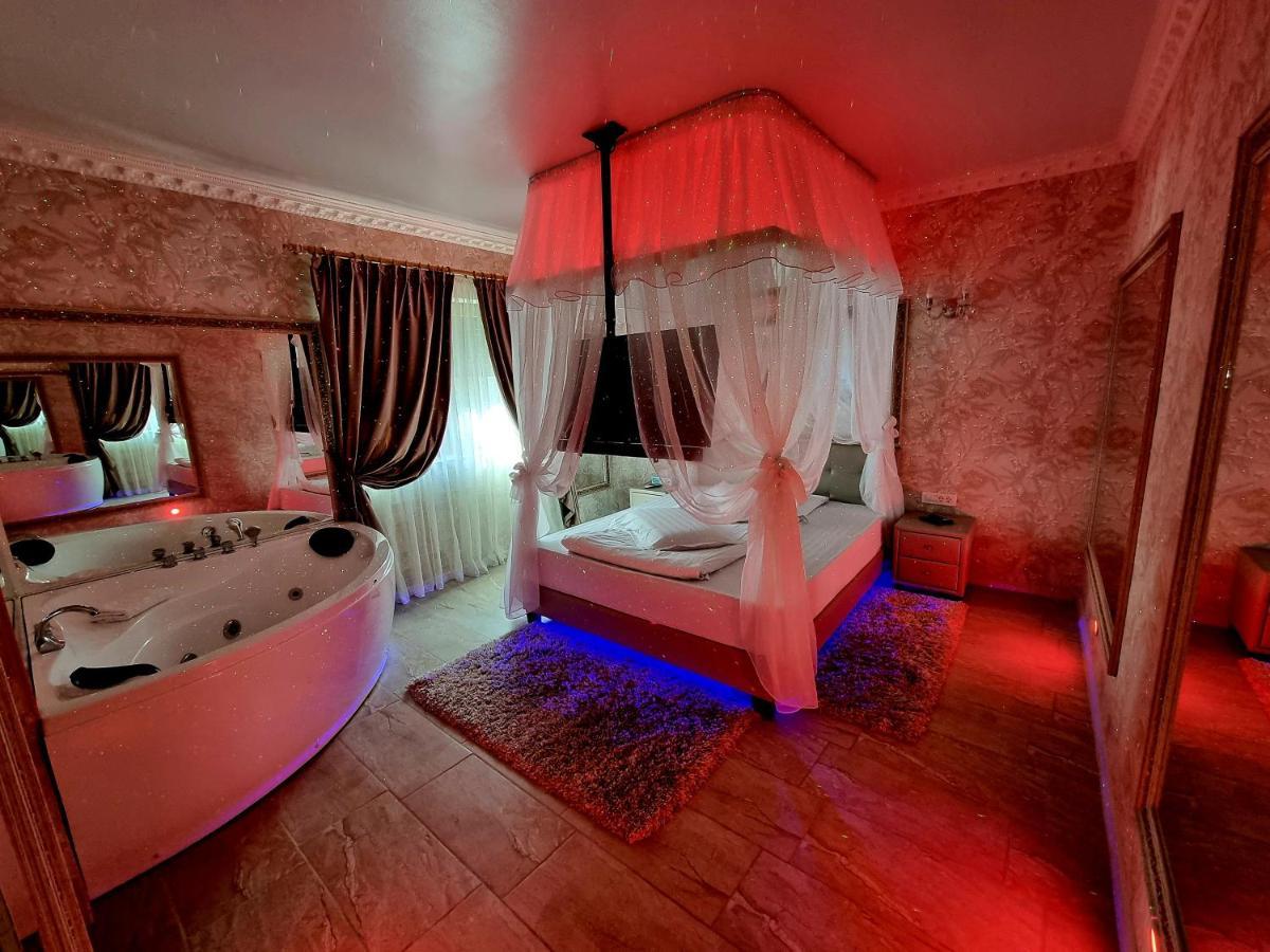 Anadi Boutique Only Adult Braşov