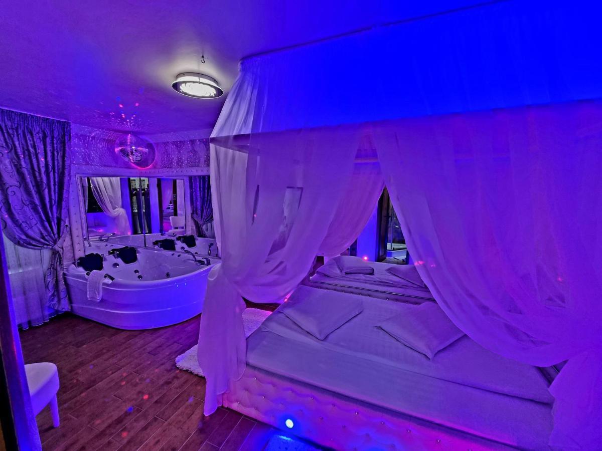 Anadi Boutique Only Adult 2*