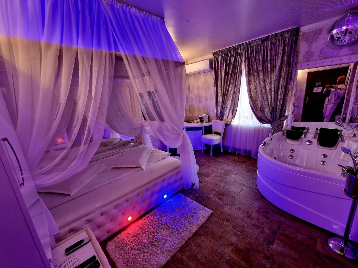 Anadi Boutique Only Adult 2*