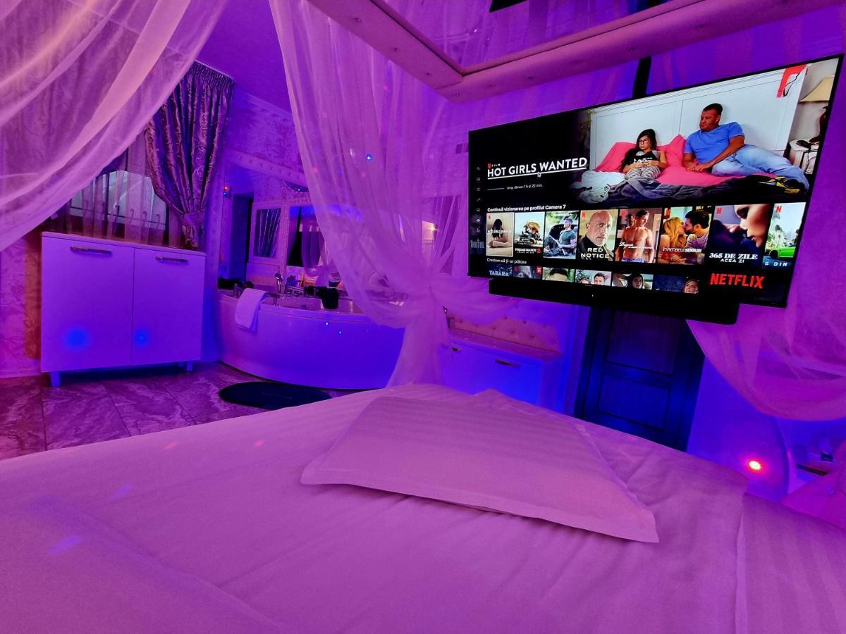 Anadi Boutique Only Adult 2*