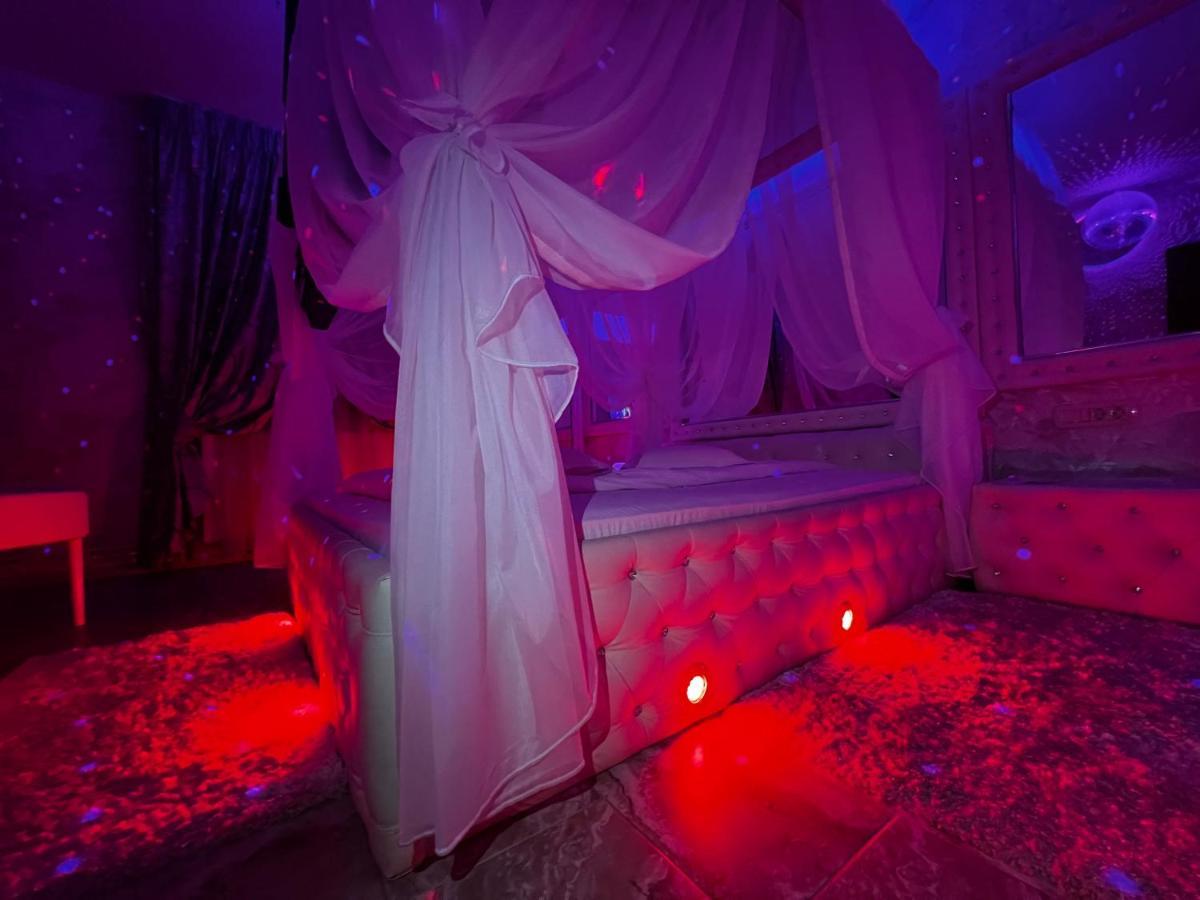 Anadi Boutique Only Adult