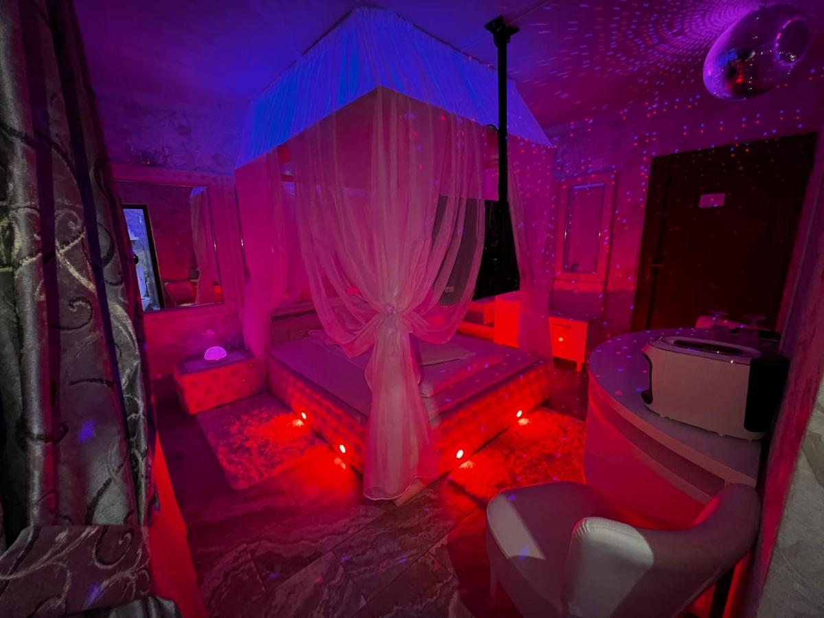 Anadi Boutique Only Adult